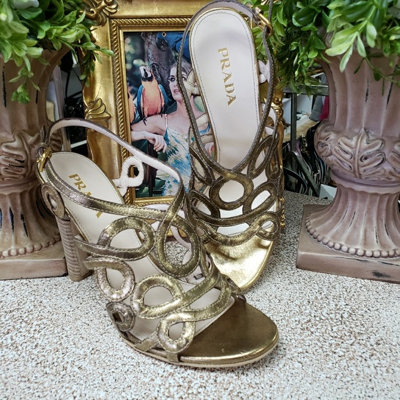 Prada Shoes - Prada pump shoe